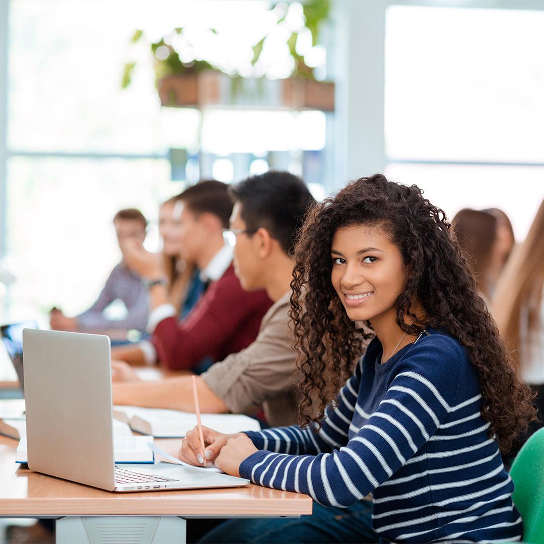 Multi-angle product rendering showcase